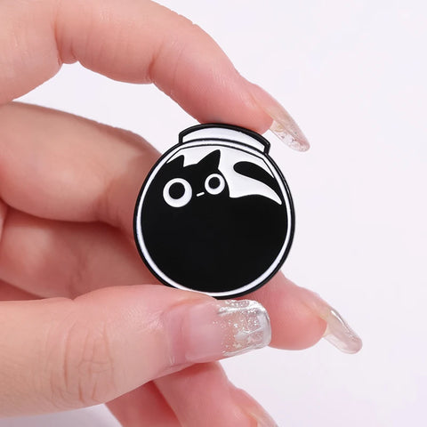 Cute Cat 4-6pcs/Set Enamel Pins Black Fluid Cat Brooches Lapel Badge Punk Animal Jewelry Gift for Friends