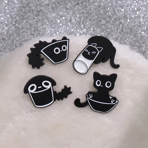 Cute Cat 4-6pcs/Set Enamel Pins Black Fluid Cat Brooches Lapel Badge Punk Animal Jewelry Gift for Friends