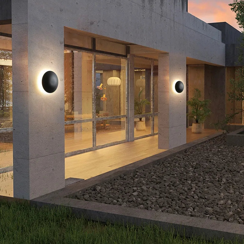 Outdoor waterproof wall lamp