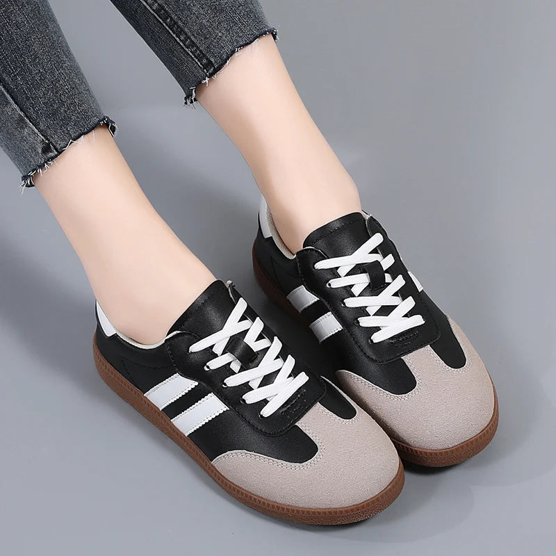 Women Shoes Fashion Casual Flats Vulcanize Shoes Ladies Outdoor Walking Sneakers Women Comfortable Classical Shoes Black White