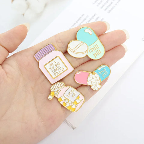 Creative Pill Capsule Shape Letter Brooch Nurse Pharmacy Heart-shaped Brooch Cute Band-aid Brooch Mini Medicine Bottle Pins Badg