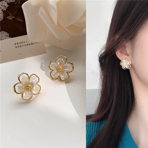 Trendy Five Petal Flower Stud Earrings for Women Gold Color Cute Sweet Pearl Zircon Earring Girls Party Jewelry Birthday Gifts