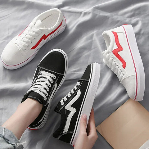 2024 New Canvas Shoes Black White Striped Woman Breathable Skateboarding Sneakers Students Leisure Flat Board Shoes Versatile